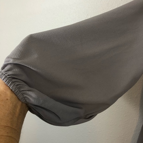 Sold Umgee Gray cold shoulder balloon sleeve - Picture 4 of 10